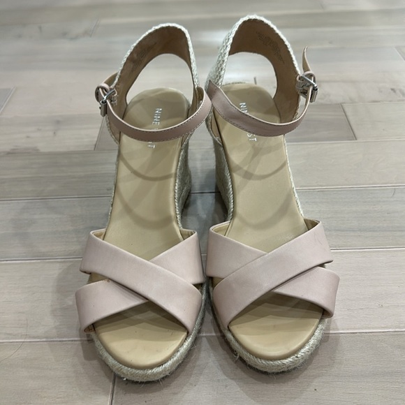 Nine West Jordyn espadrille pump Wedge Sandals
Size 9 - Picture 2 of 8